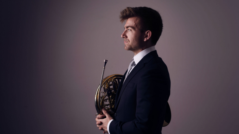 Ben Goldscheider Debuts on PENTATONE: Unveils Mozart’s Horn Concertos in One Album
